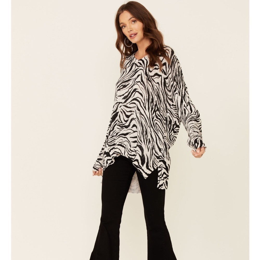 Show Me Your Mumu Women’s Zebra Print Hug Me Pullovers Sweater size XS NWOT - Picture 2 of 11